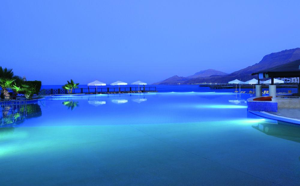艾尔索克纳瑞享酒店 艾因苏赫纳 外观 照片 The pool at the resort