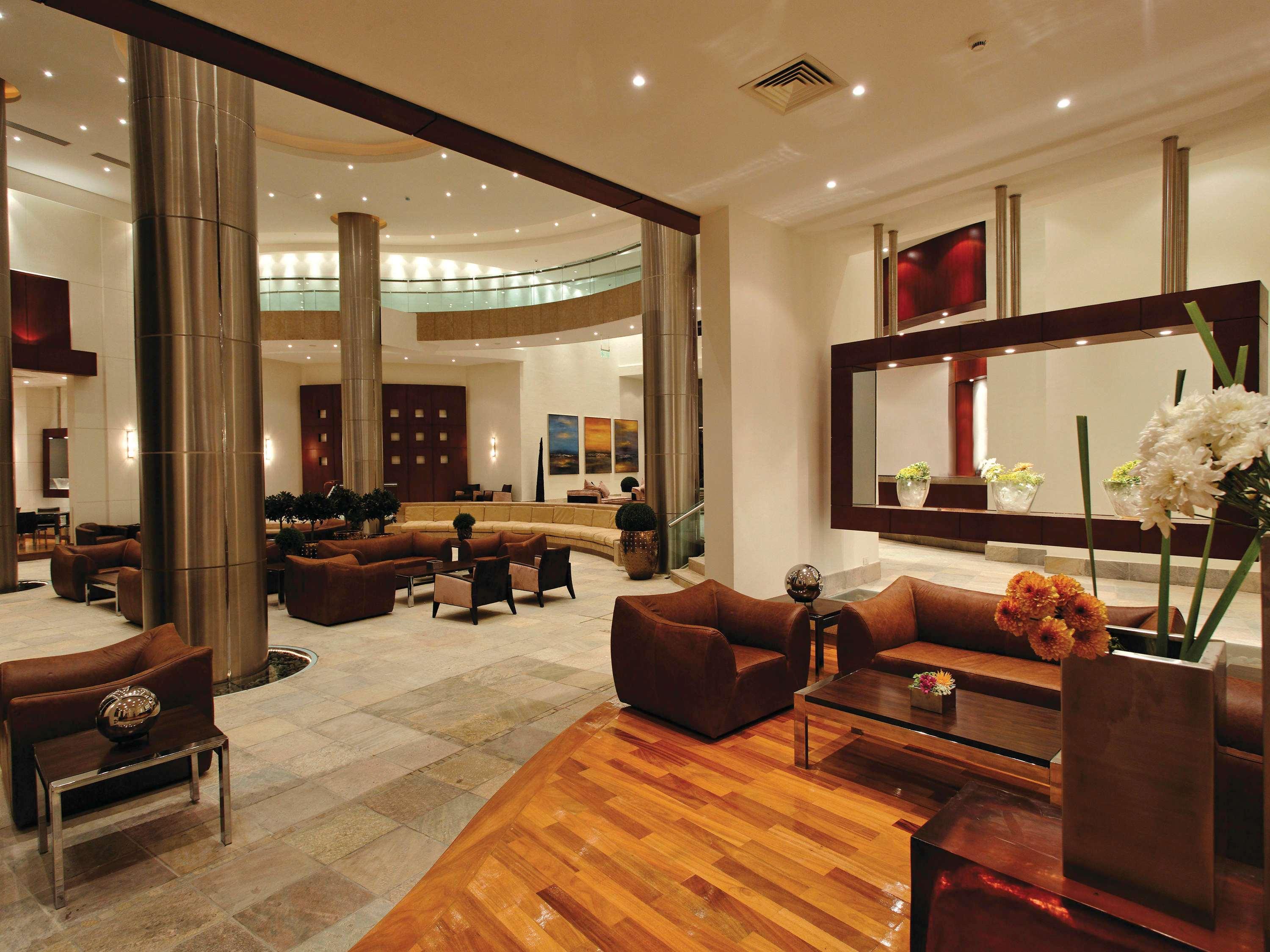 艾尔索克纳瑞享酒店 艾因苏赫纳 外观 照片 The lobby of the hotel