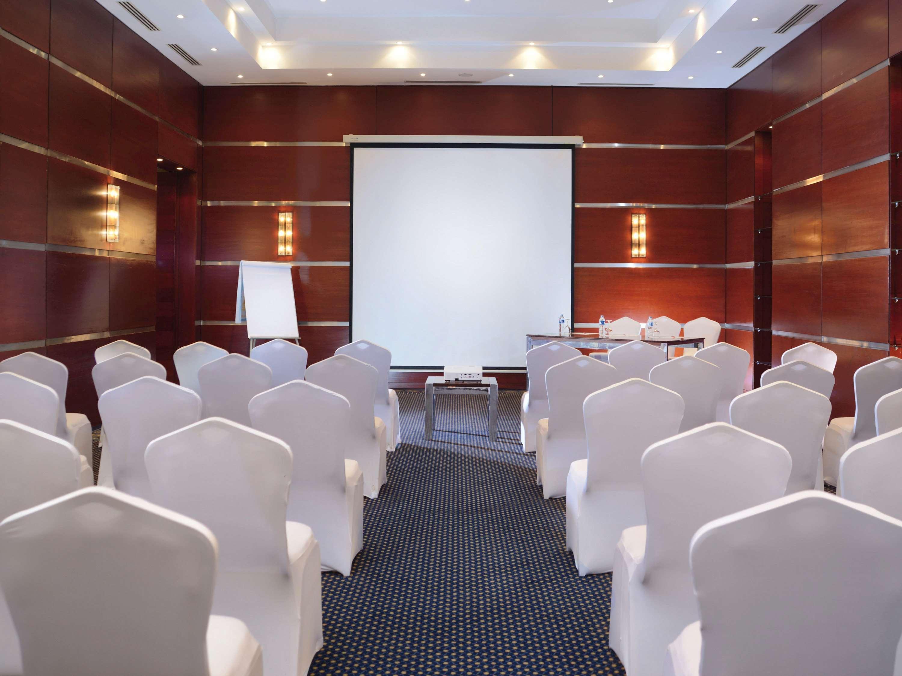 艾尔索克纳瑞享酒店 艾因苏赫纳 外观 照片 Meeting room