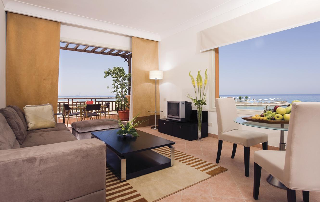 艾尔索克纳瑞享酒店 艾因苏赫纳 外观 照片 A living room