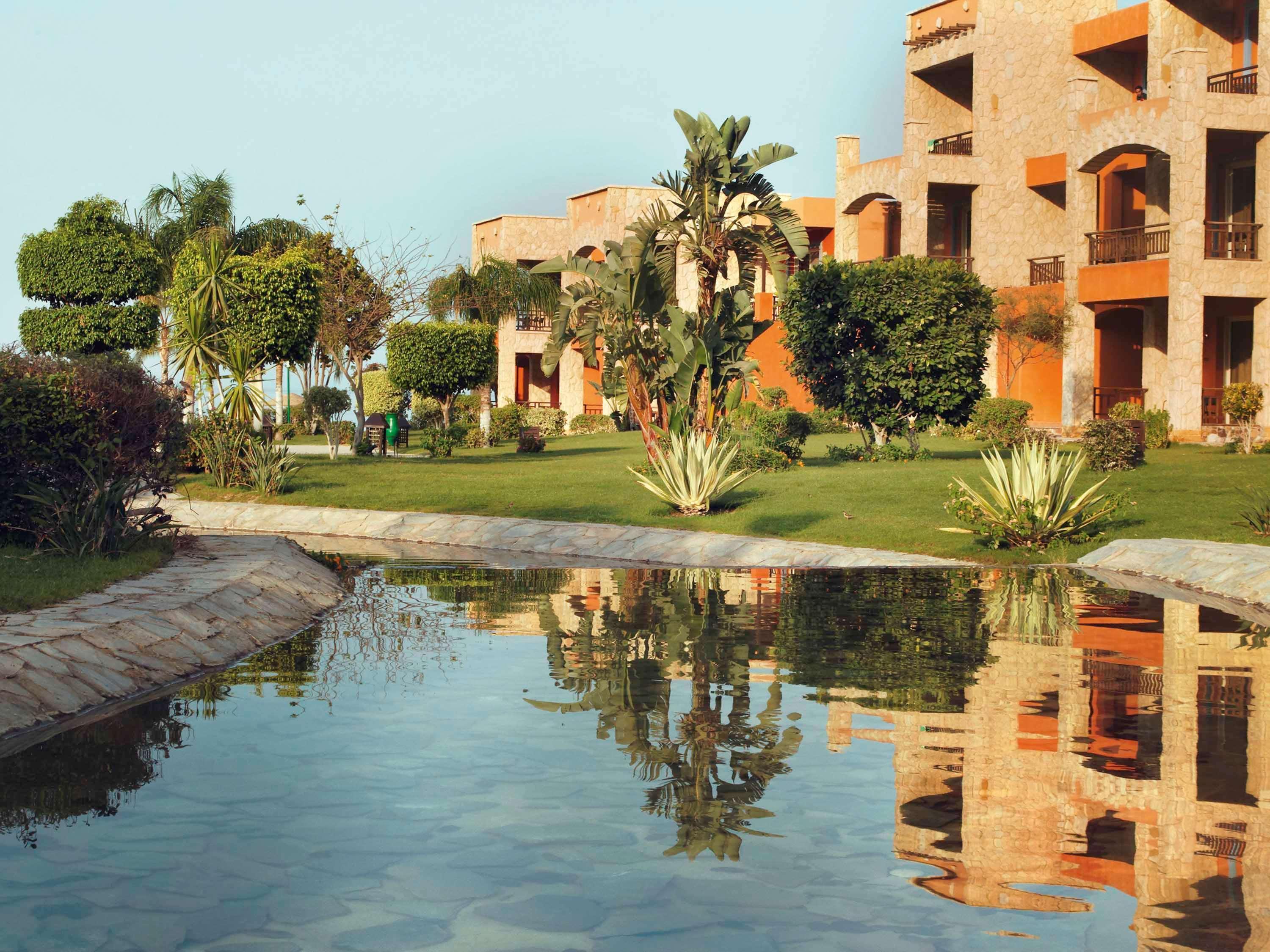 艾尔索克纳瑞享酒店 艾因苏赫纳 外观 照片 The resort