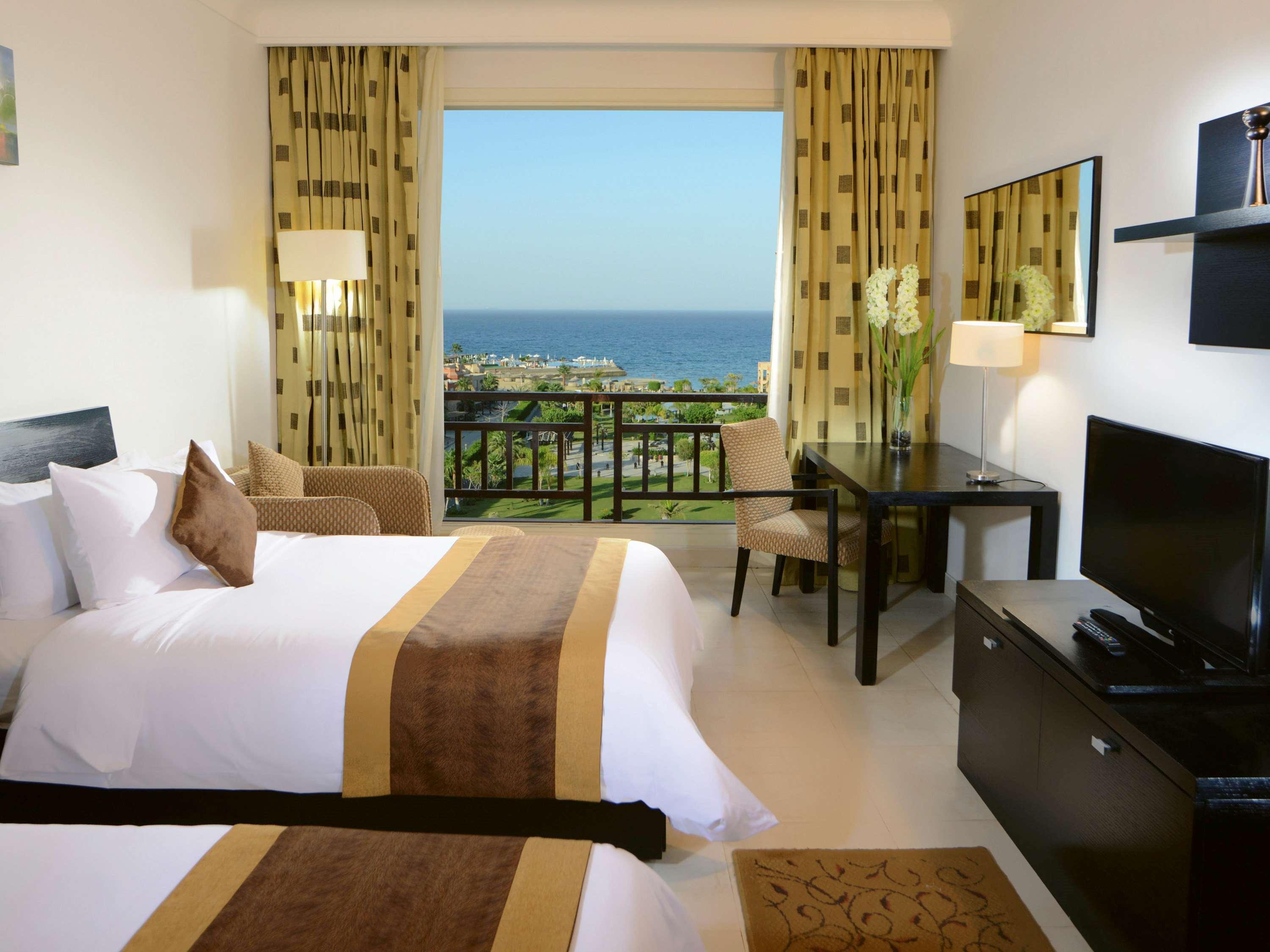 艾尔索克纳瑞享酒店 艾因苏赫纳 外观 照片 A room at the Hilton Sharm El Sheikh