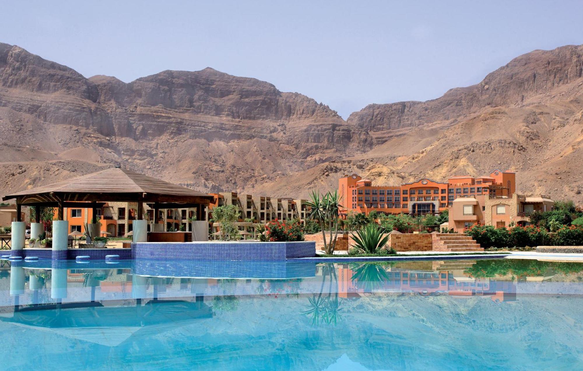 艾尔索克纳瑞享酒店 艾因苏赫纳 外观 照片 The resort