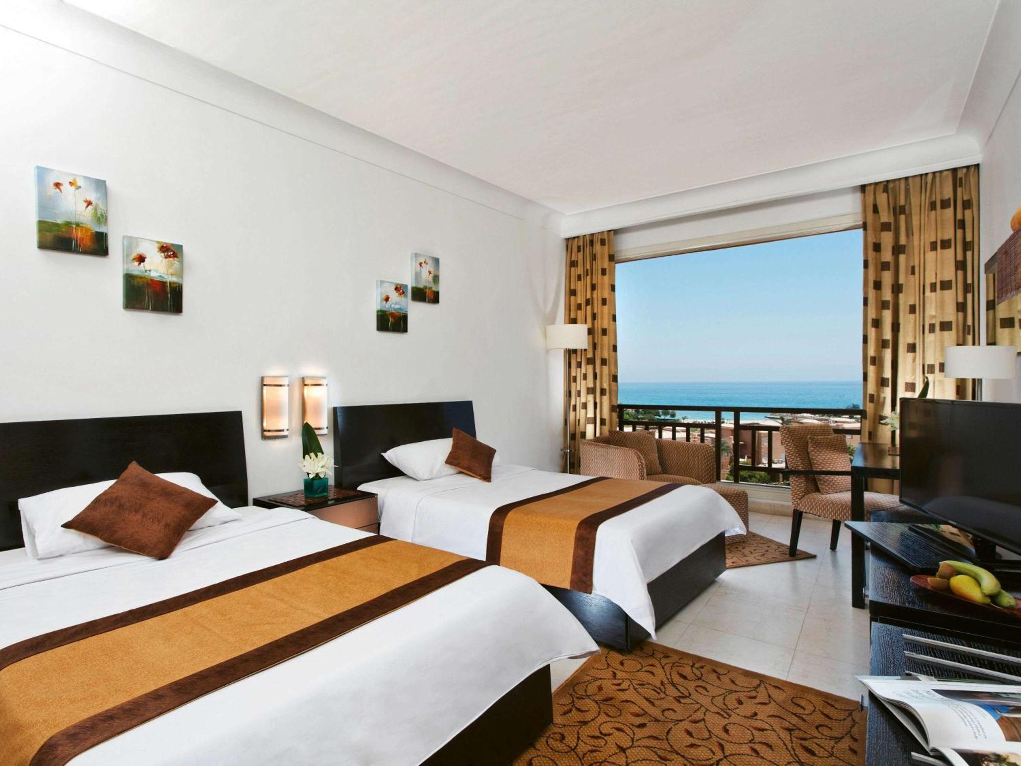 艾尔索克纳瑞享酒店 艾因苏赫纳 外观 照片 A room at the hotel