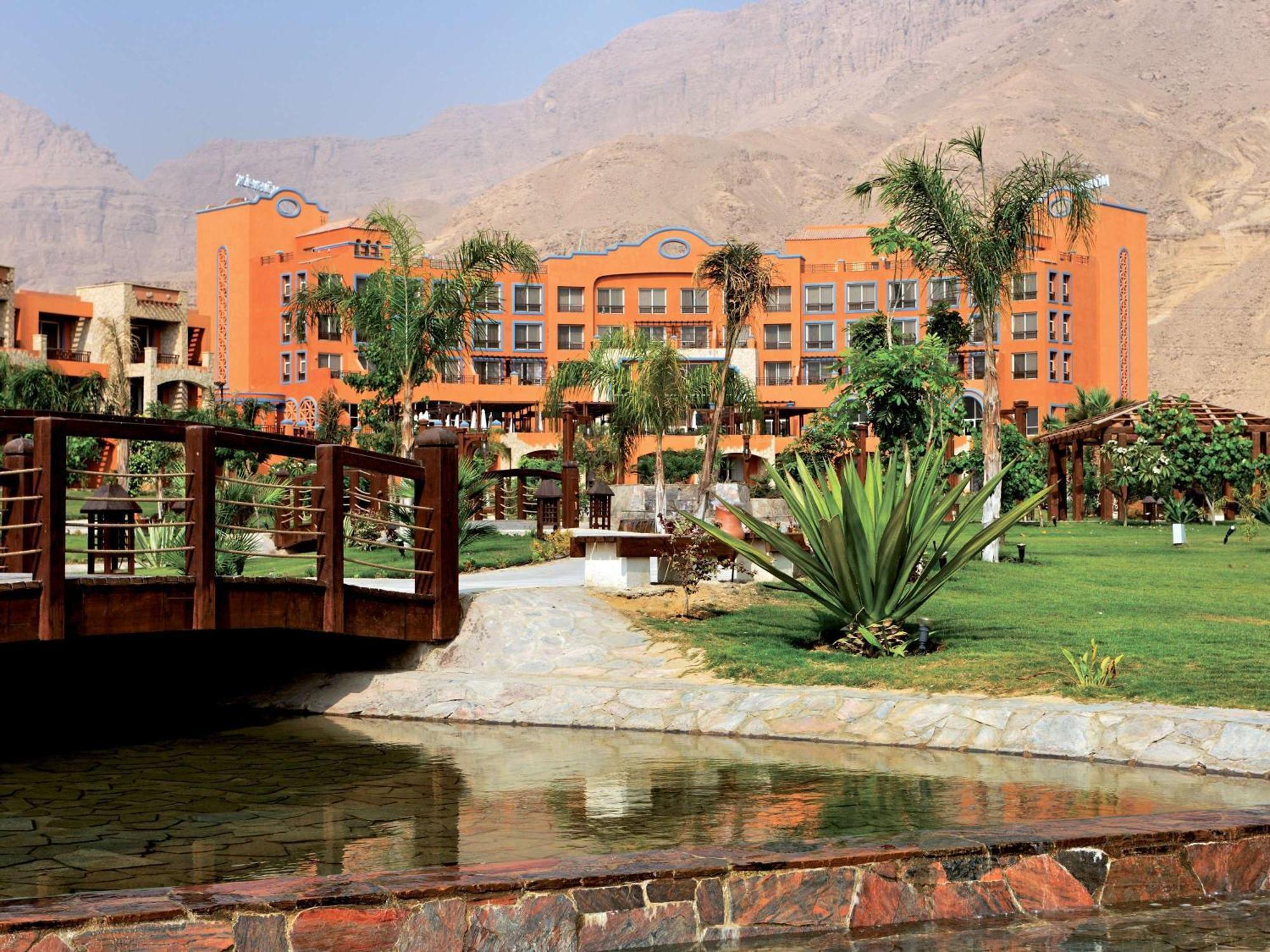 艾尔索克纳瑞享酒店 艾因苏赫纳 外观 照片 The resort