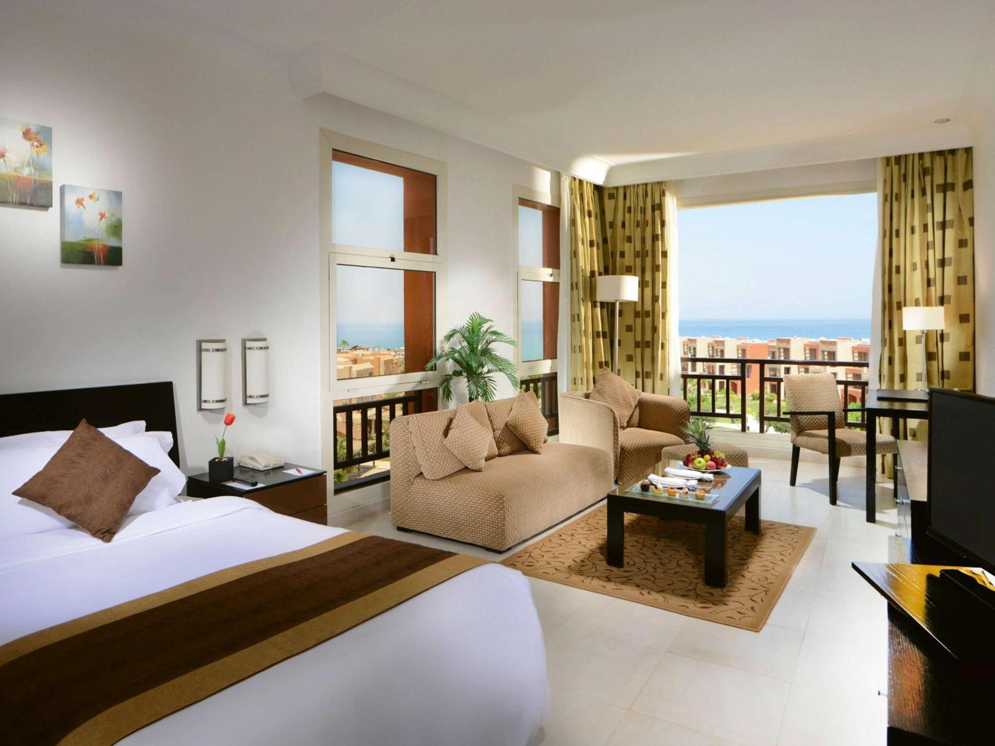 艾尔索克纳瑞享酒店 艾因苏赫纳 外观 照片 A suite at the Hilton Sharm El Sheikh