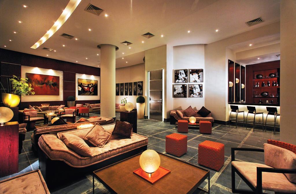 艾尔索克纳瑞享酒店 艾因苏赫纳 外观 照片 The lobby of the hotel