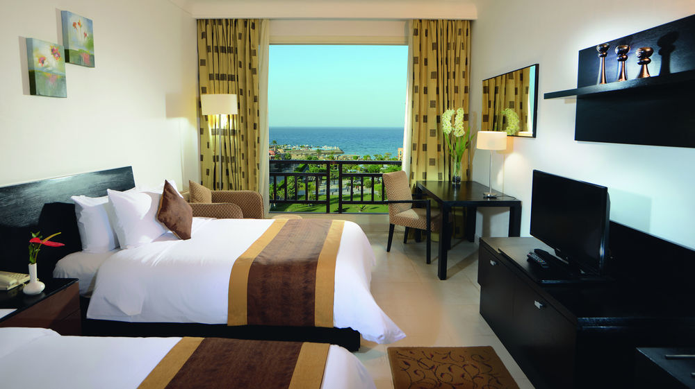 艾尔索克纳瑞享酒店 艾因苏赫纳 外观 照片 A room at the Hilton Sharm El Sheikh